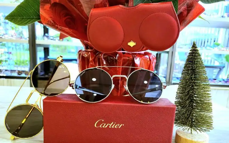 Acheter des lunettes de soleil de luxe en titane de la marque Cartier � Cannes