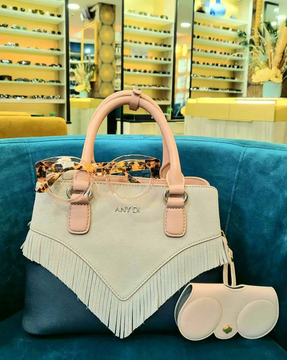 Notre s�lection de lunettes et d'accessoires pour des id�es cadeaux pour les f�tes de No�l